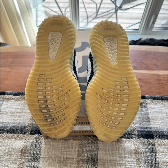 Adidas Yeezy 350 V2 “Zebra” - Picture 4 of 6